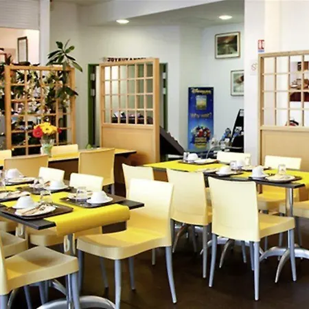 托尔西公寓式酒店 3* 托尔西